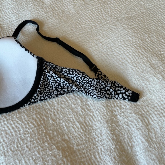 Victoria’s Secret Push-Up Bra 34B - Picture 4 of 4